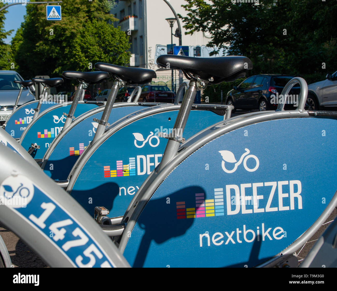 Berlino, Germania - 19 Maggio 2019 - bublic condivisione di biciclette nella città di Berlino è offerto da deezer nextbike. Affittare uno di oltre 5000 bike Foto Stock