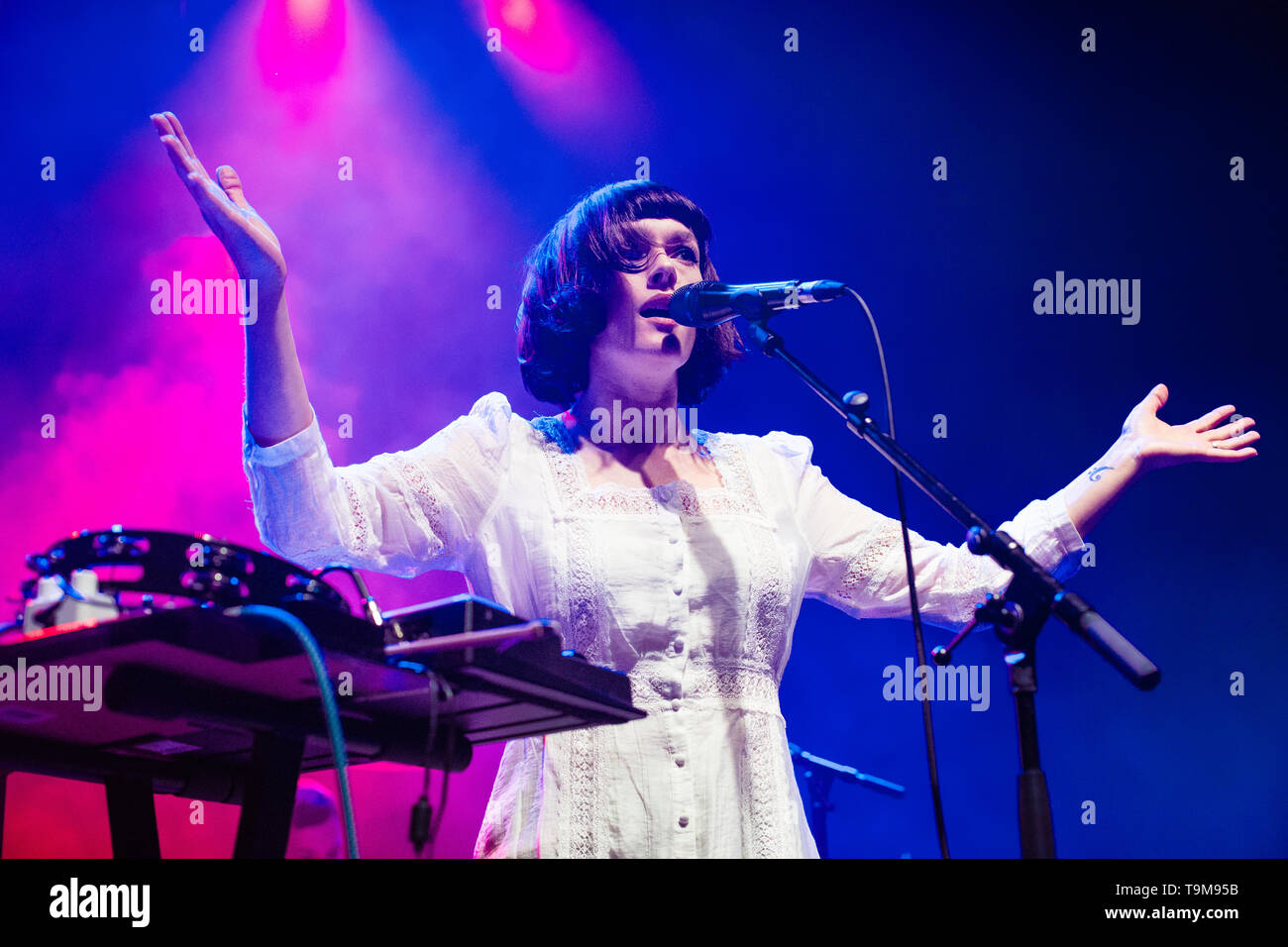 Cambridge, Regno Unito. 14 maggio 2019. Gwenno eseguire al Cambridge Corn Exchange supporto del manic street predicatori anniversario tour dell'album di questo è la mia verità mi dica il vostro. Richard Etteridge / Alamy Live News Foto Stock