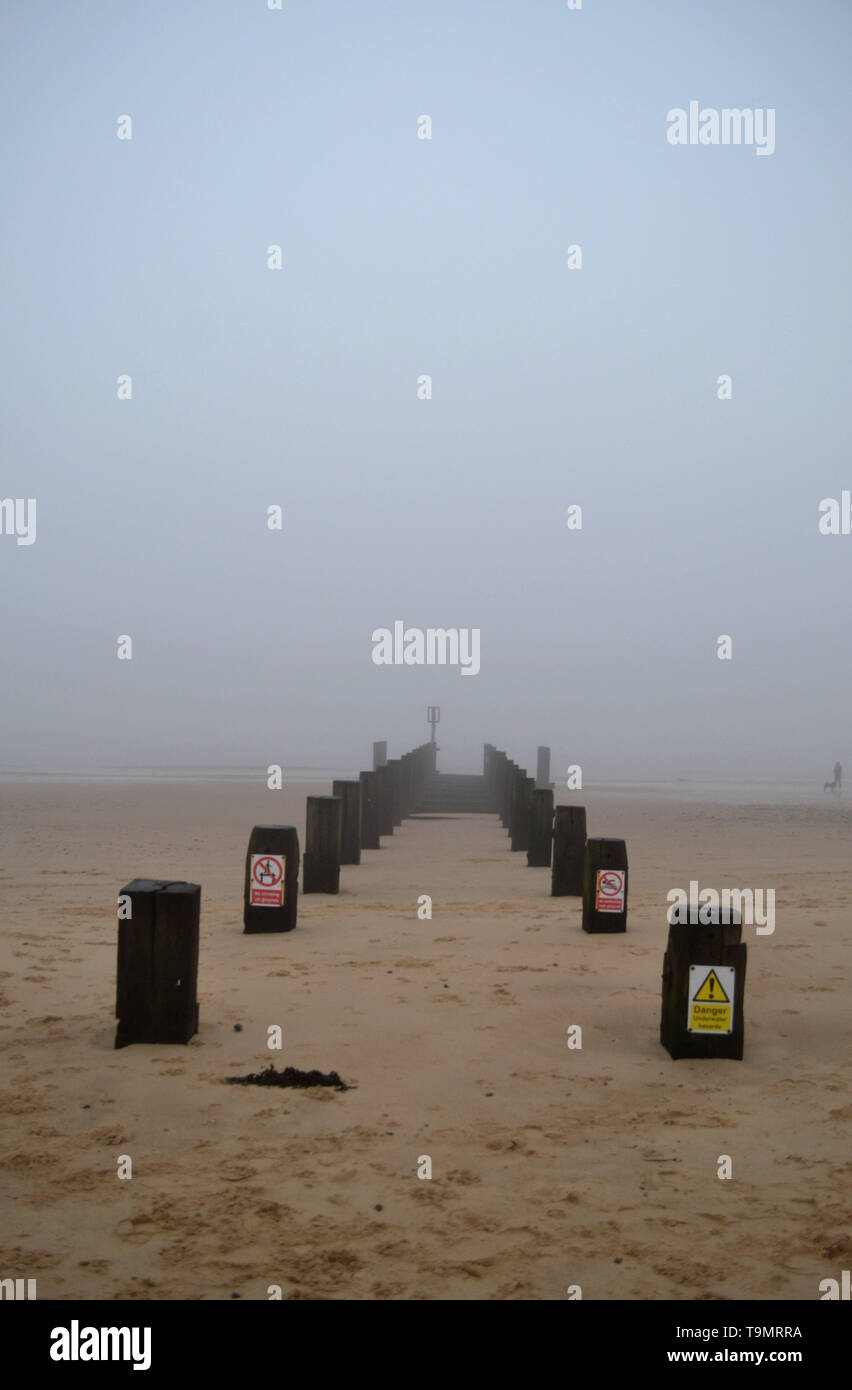 La nebbia a Lowestoft Beach, Suffolk, Regno Unito Foto Stock