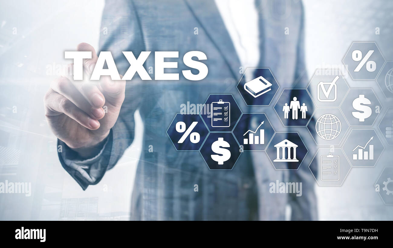 Concetto di imposte pagate dai singoli individui e aziende come IVA, imposta sul reddito e sulla sostanza. Pagamento delle imposte. Imposte statali. Calcolo dei redditi Foto Stock