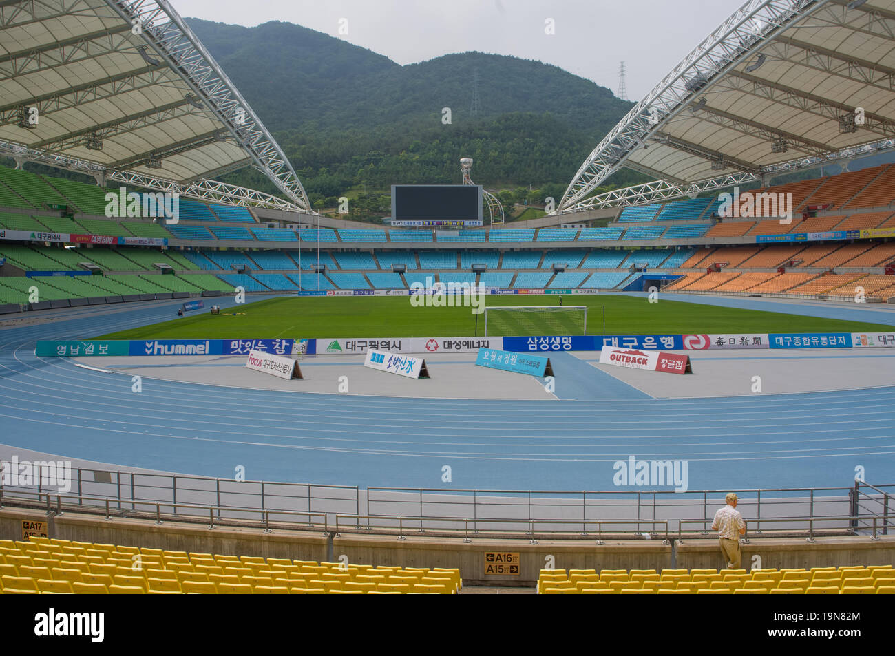DAEGU / COREA DEL SUD - Giugno 26, 2013: Daegu Stadium - ha ospitato la Coppa del Mondo FIFA e Campionati del Mondo di atletica leggera Foto Stock