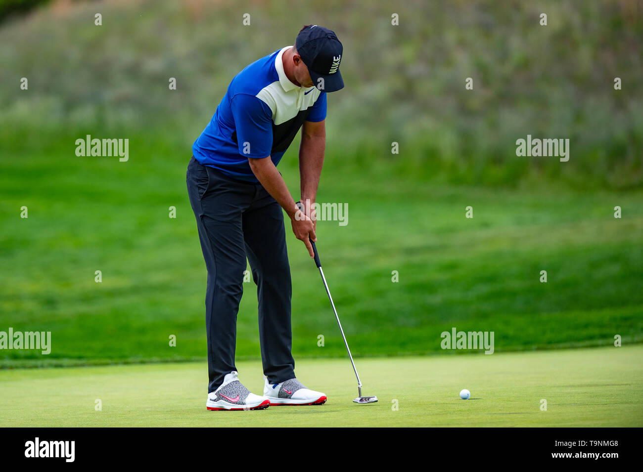 Farmingdale, New York, Stati Uniti d'America. 19 Maggio, 2019. Brooks Koepka degli Stati Uniti d'America putts sul sesto verde durante il round 4 del campionato PGA di credito torneo: Azione Plus sport/Alamy Live News Foto Stock