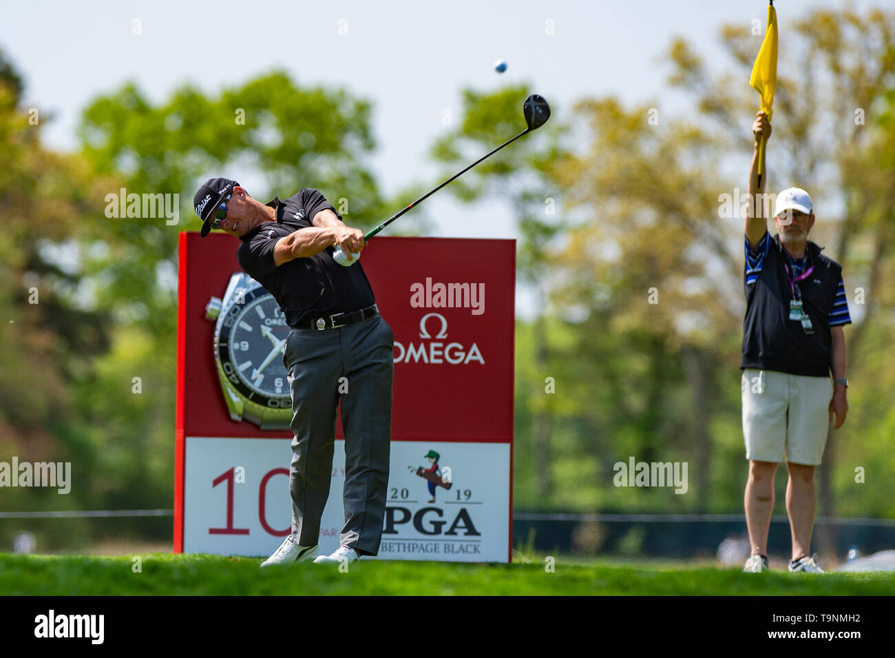 Farmingdale, New York, Stati Uniti d'America. 19 Maggio, 2019. Charley Hoffman degli Stati Uniti d'America svolge il suo tiro dal decimo tee durante il round 4 del campionato PGA di credito torneo: Azione Plus sport/Alamy Live News Foto Stock