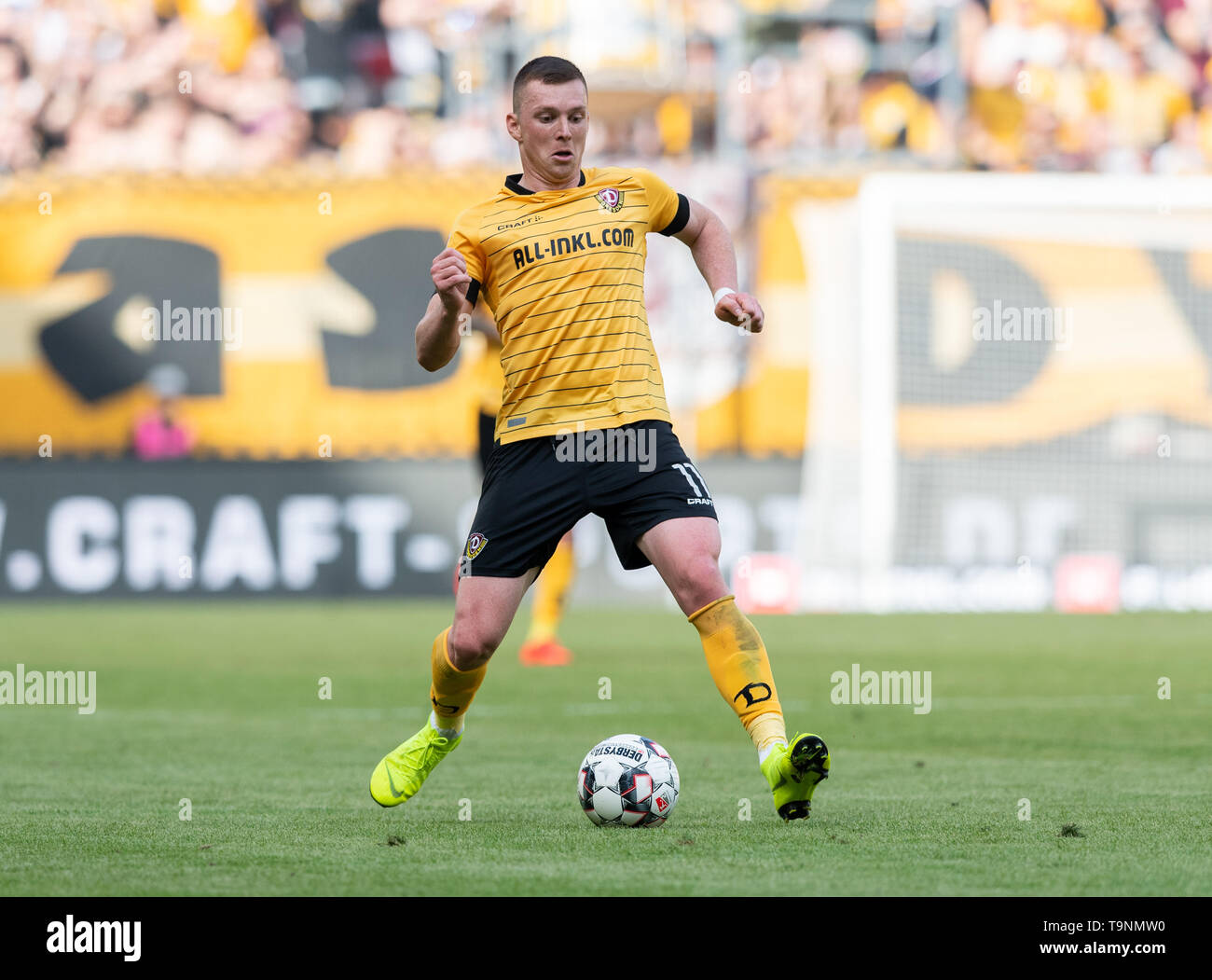 Dresden, Germania. 19 Maggio, 2019. Calcio: Seconda Bundesliga, Dynamo Dresden - SC Paderborn 07, trentaquattresima Giornata in: Stadio Rudolf Harbig. Dinamo Haris Duljevic sulla sfera. Credito: Robert Michael/dpa-Zentralbild/dpa - Utilizzare solo dopo accordo contrattuale/dpa/Alamy Live News Foto Stock