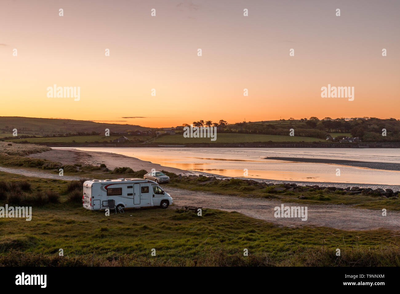 La vista del porto, Cork, Irlanda. Il 20 maggio 2019. Un pittoresco alba per il pernottamento dei camper in un camper a Harborview, Co. Cork, Irlanda. Credito: David Creedon/Alamy Live News Foto Stock