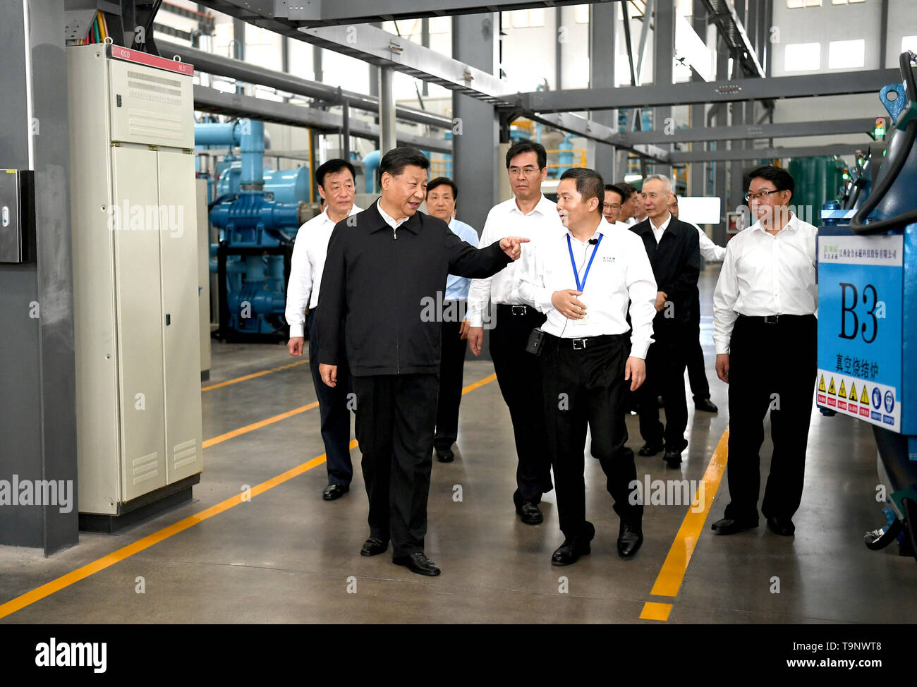 Ganzhou, Partito Comunista della Cina Comitato Centrale e Presidente della Commissione militare centrale. Il 20 maggio 2019. Il presidente cinese Xi Jinping, anche segretario generale del Partito Comunista della Cina Comitato Centrale e Presidente della Commissione militare centrale, impara circa il processo di produzione e di funzionamento della JL MAG Rare-Earth Co. Ltd. nonché lo sviluppo della terra rara nel settore della città di Ganzhou in Cina orientale della provincia di Jiangxi il 20 maggio 2019. Xi Jinping visitato Jiangxi Provincia lunedì su un giro di ispezione. Credito: Xie Huanchi/Xinhua/Alamy Live News Foto Stock