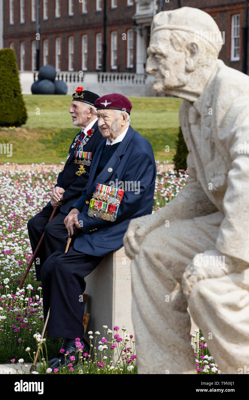 Londra, Regno Unito. Il 20 maggio 2019. Clelsea pensionati e WWII/D-Day veterani prendere parte il D-Day 75 GardenPress giorno al 2019 RHS Chelsea Flower Show. Foto: Bettina Strenske/Alamy Live News Foto Stock