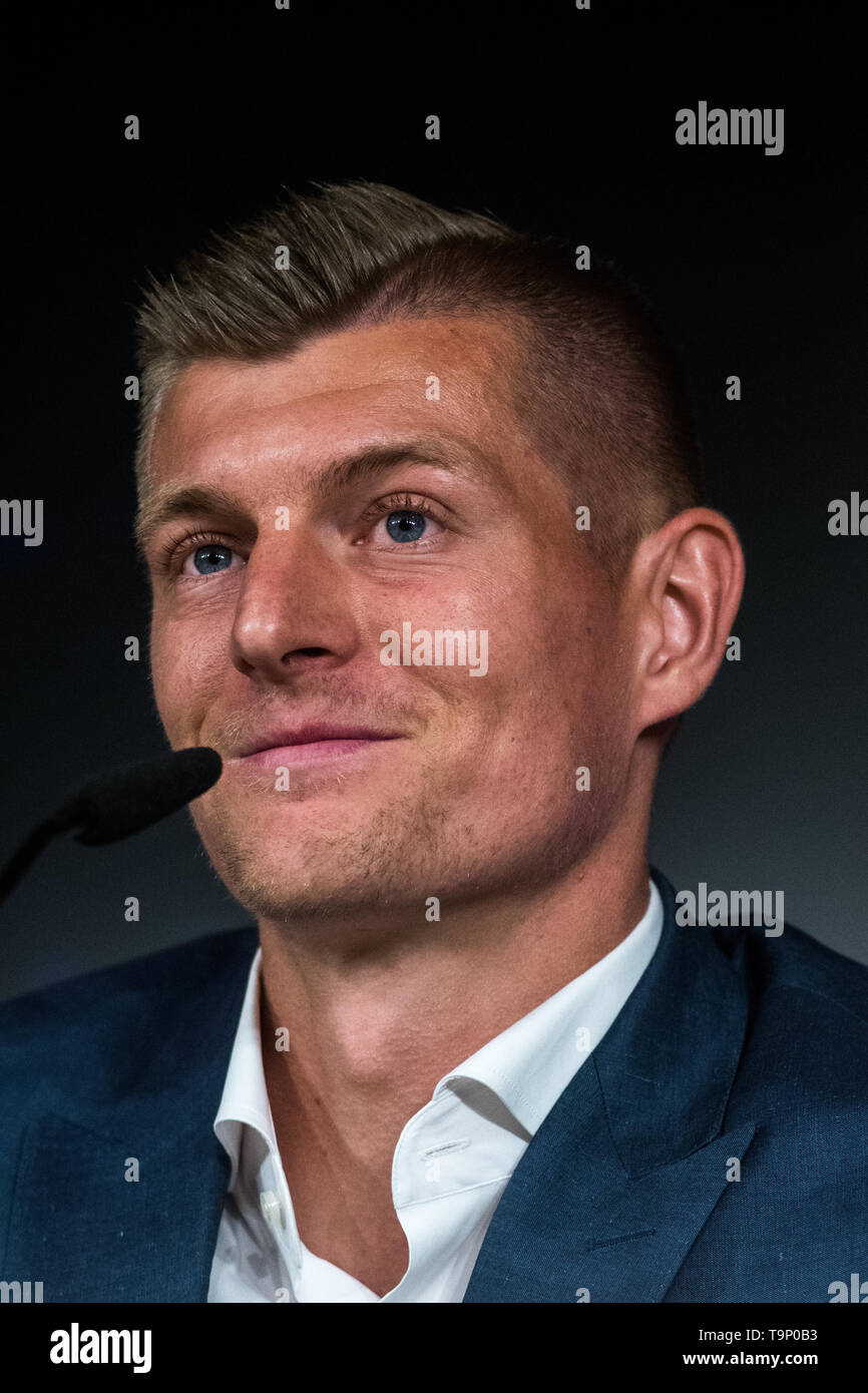 Madrid, Spagna. Il 20 maggio 2019. Del Real Madrid centrocampista tedesco Toni Kroos annuncia il rinnovo del suo contratto con il Real Madrid fino al 2023. Credito: Marcos del Mazo/Alamy Live News Foto Stock