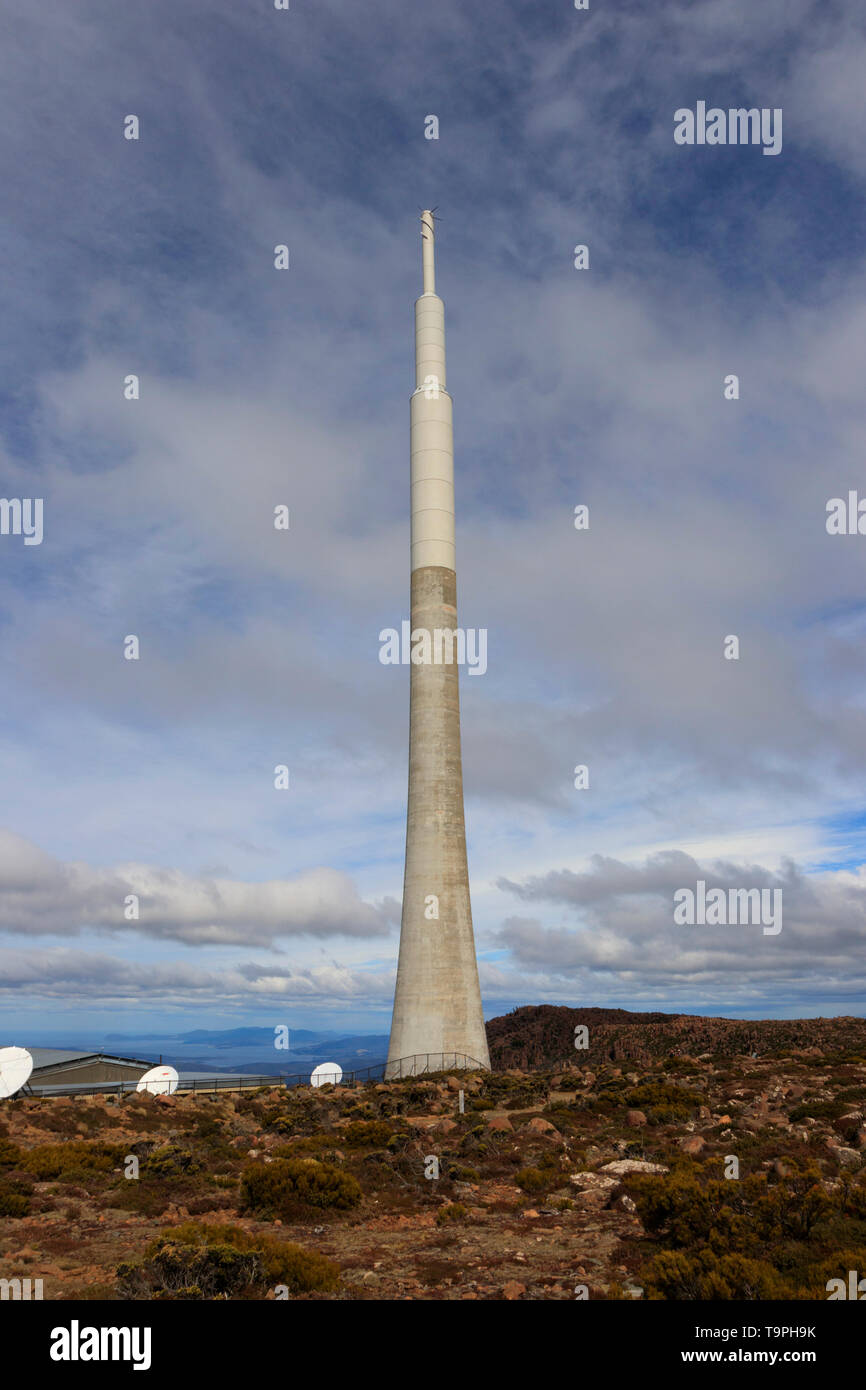 La televisione e la torre di trasmissione radio sulla cima del Monte Wellington al di fuori di Hobart Tasmania. Il monte Wellington nome indigena è Kunanyi. Foto Stock
