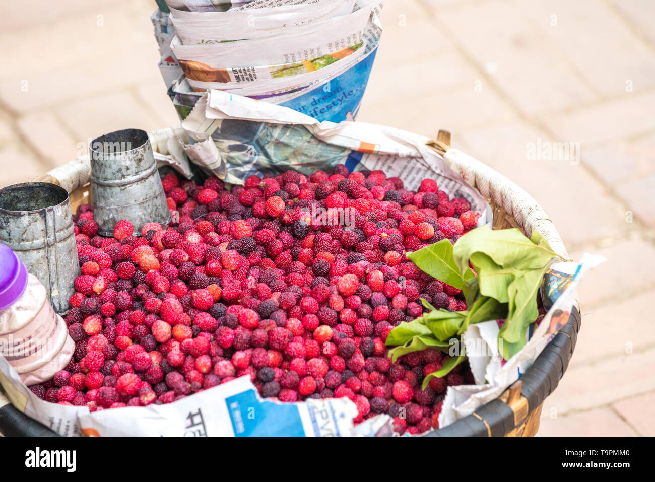 Bacche di essere venduta sul mercato di strada di Patan Nepal Foto Stock