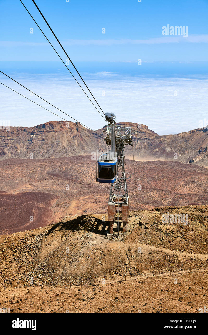 Il Teide funivia auto va Fino del Monte Teide, il picco più alto in Spagna, Parco Nazionale di Teide Tenerife, Spagna. Foto Stock