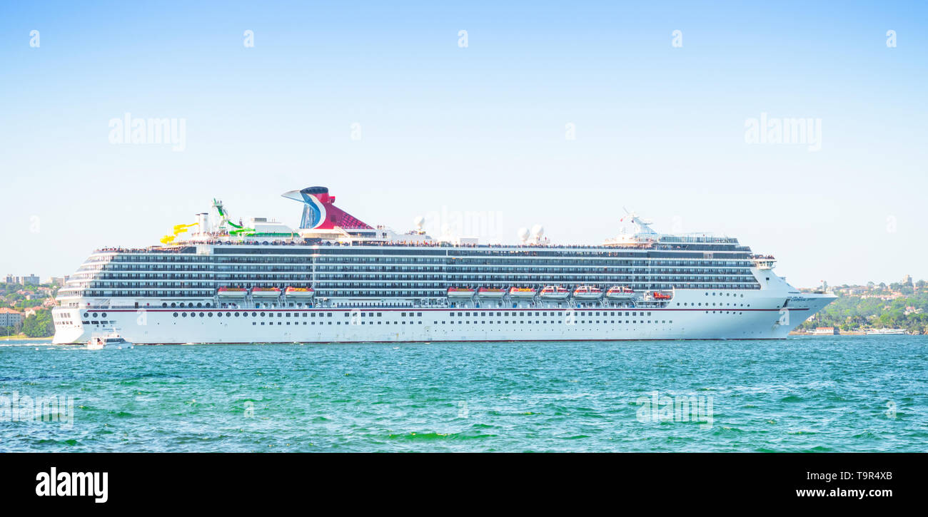 SYDNEY, Australia - 11 febbraio 2019: il carnevale spirito crociera di lasciare il porto di Sydney in Australia. Foto Stock