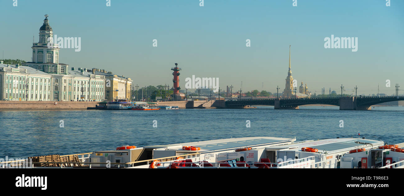 Grande fiume Neva, Palace Bridge. San Pietroburgo, Russia Foto Stock