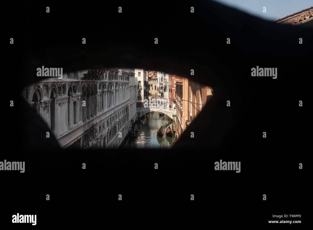 Venezia, Italia - 18 Aprile 2019 vista di Venezia dal Ponte dei Sospiri durante il giorno. Questa è stata l'ultima vista di Venezia di prisoniers prima di andare in prigione Foto Stock