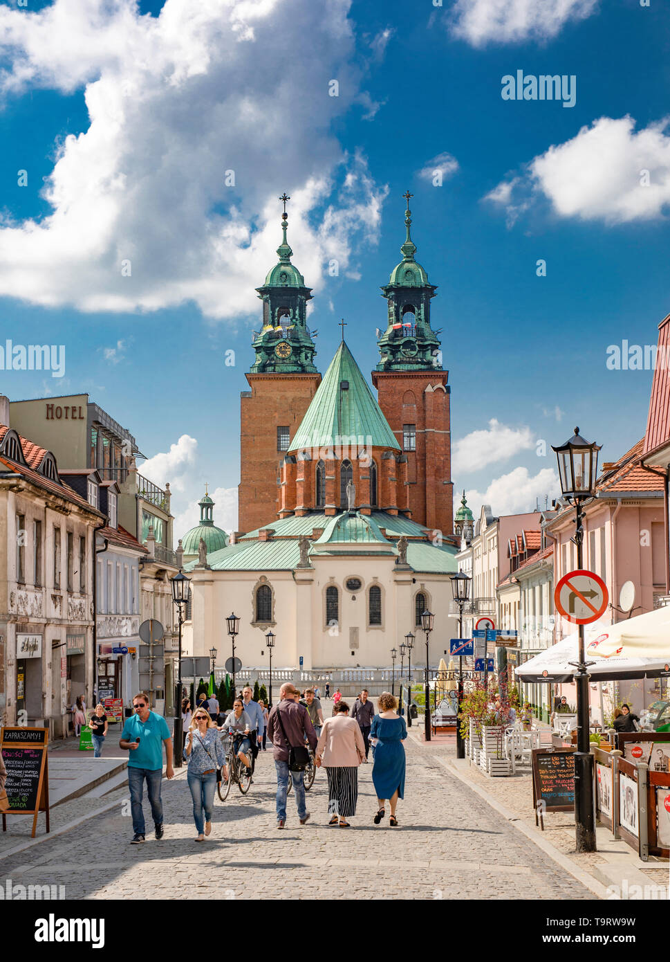 Cattedrale. Città Vecchia e sacrale edifici secolari, architettura del primo capitale polacca. Gniezno / Polonia. Foto Stock