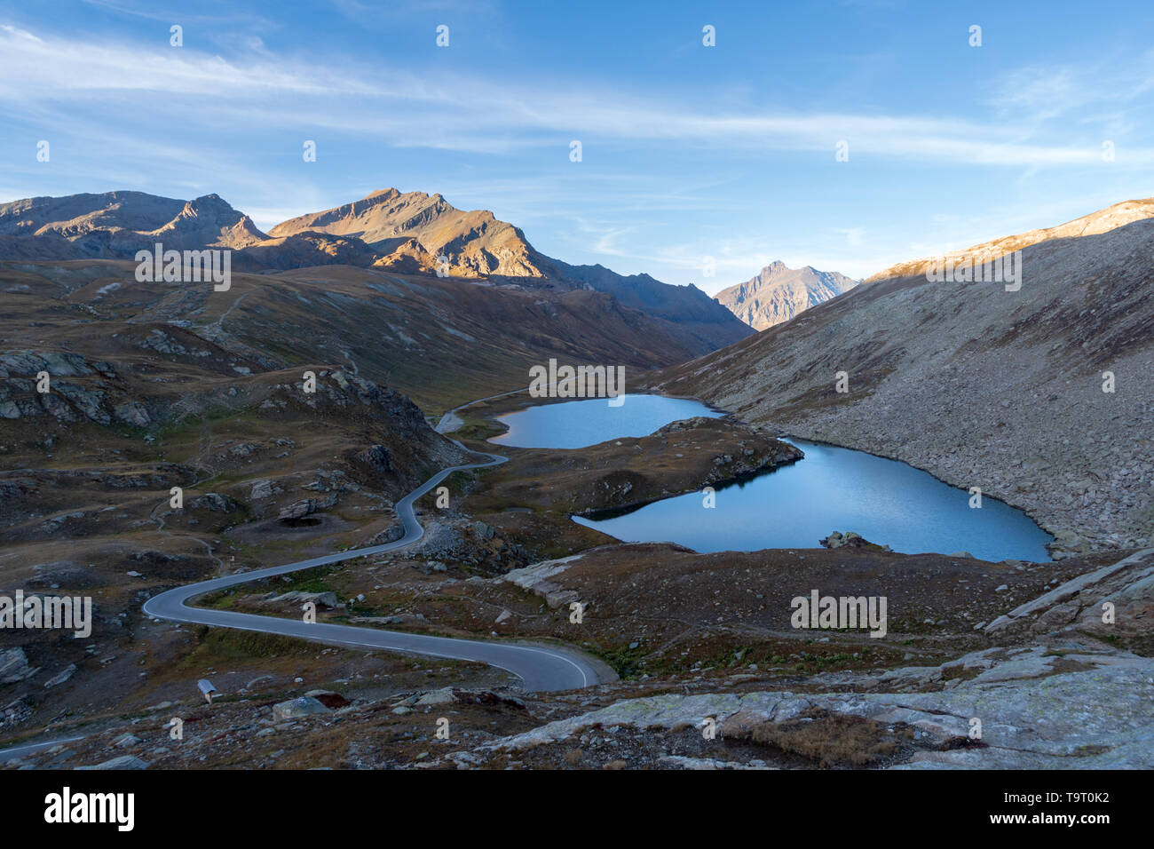 Laghi di montagna dal Nivolet Pass, Graian Alpi, il Parco Nazionale del Gran Paradiso, tra la Valle d'Aosta e Piemonte, regioni Nord Italia Foto Stock