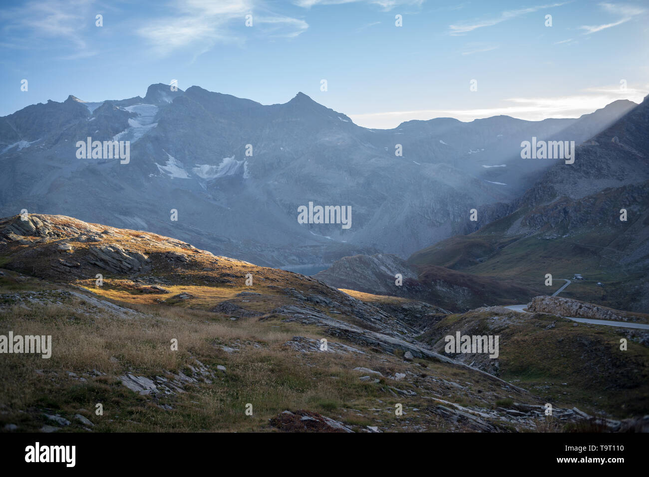 Il Colle del Nivolet mountain pass, Graian Alpi, il Parco Nazionale del Gran Paradiso, tra la Valle d'Aosta e Piemonte, regioni Nord Italia Foto Stock