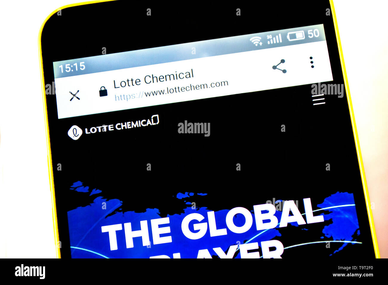 Berdyansk, Ucraina - 5 Maggio 2019: Editoriale illustrativa del Lotte chimiche homepage del sito. Lotte logo chimica visibile sullo schermo del telefono. Foto Stock