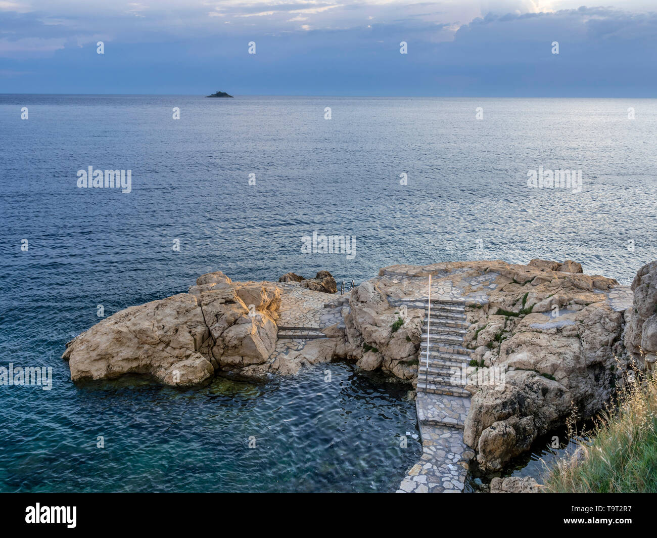 Guardare al Mar Adriatico con Rovigno, Adriatico, Istrien, Croazia, Europa, Blick auf die Adria bei Rovigno, Adria, Kroatien, Europa Foto Stock