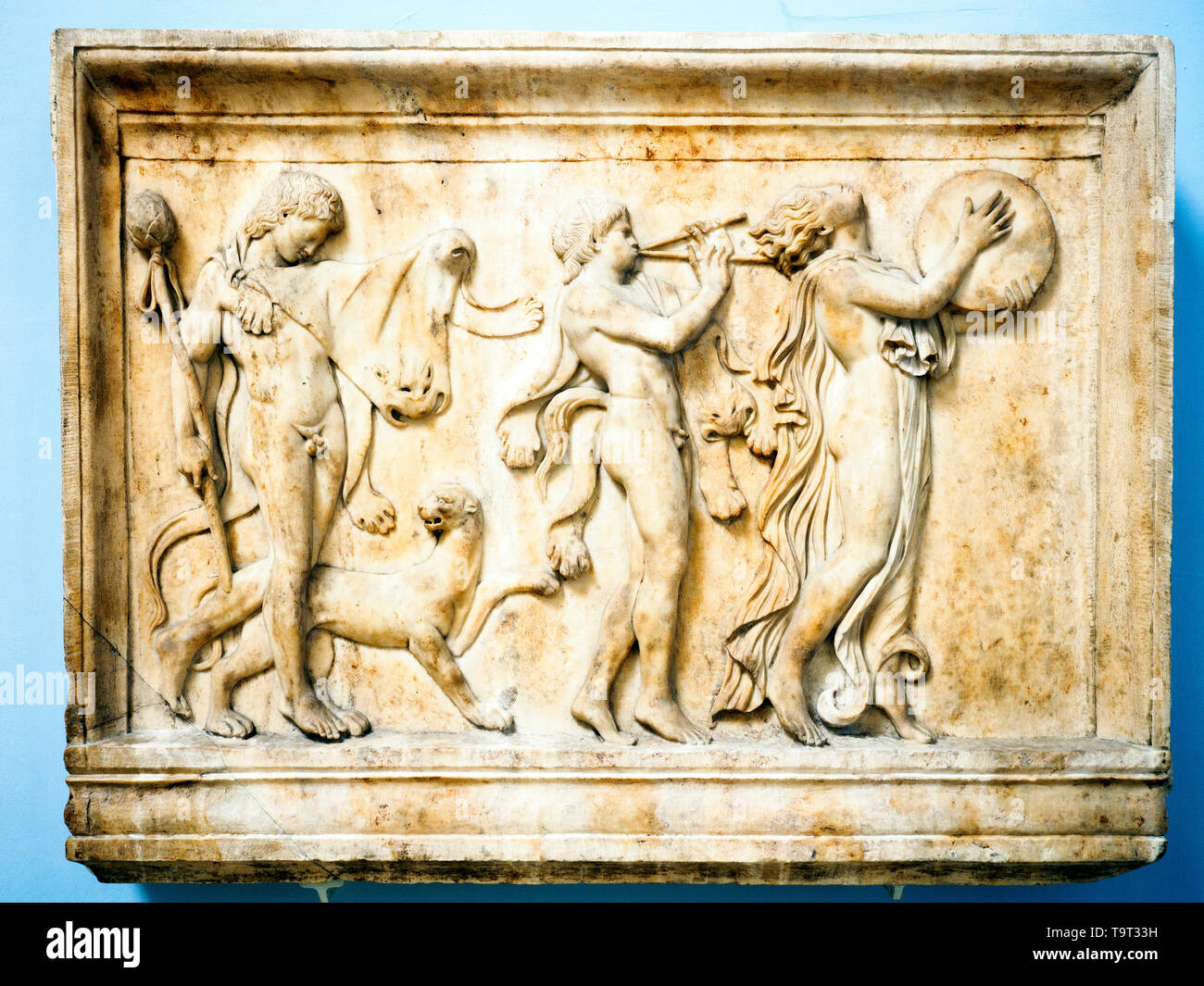 Rilievo marmoreo di un maenad e due satiri in una processione Dionysiac Roman circa ad 100 dalla Villa Quintiliana sulla Via Appia a sud di Roma Foto Stock