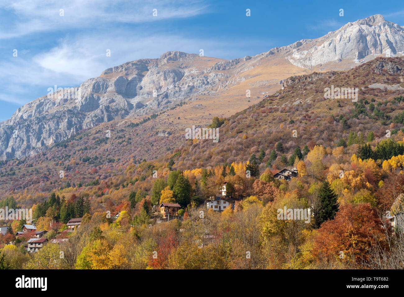 Paesaggio autunnale ligure parte montagne delle Alpi Italiane Foto Stock