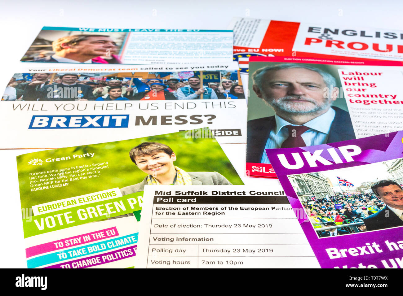 Scheda di polling e volantini elettorali per il Parlamento europeo elezione nella regione orientale del Regno Unito 2019. Foto Stock