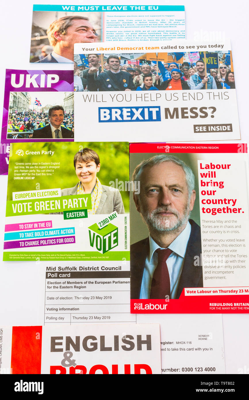 Scheda di polling e volantini elettorali per il Parlamento europeo elezione nella regione orientale del Regno Unito 2019. Foto Stock