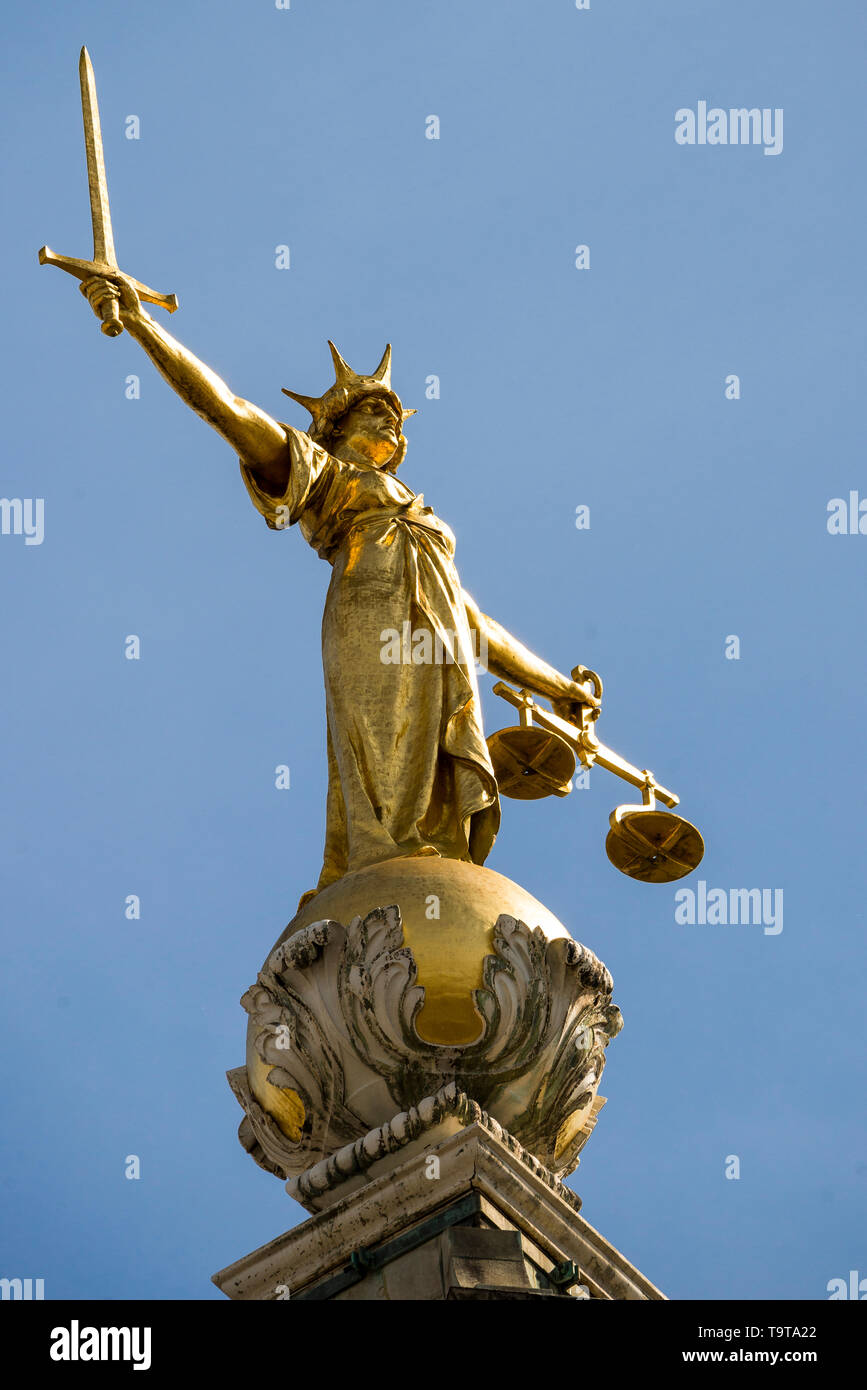 Signora giustizia statua presso la Old Bailey Foto Stock