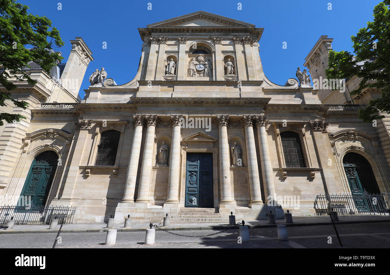 Bellissima Vista Dell Universita Sorbonne Di Parigi In Francia In Una Giornata Di Sole Foto Stock Alamy