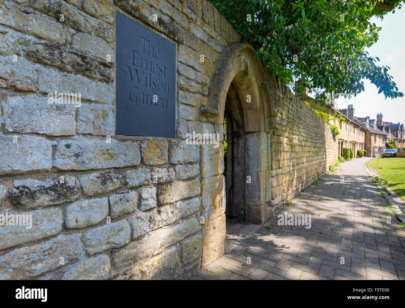 L'ingresso alla Ernest Wilson Memorial Garden a Chipping Campden, Inghilterra Foto Stock