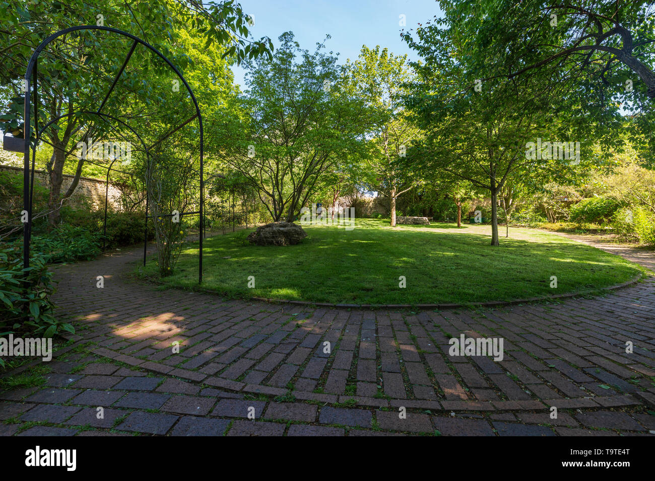 All'interno della Ernest Wilson Memorial Garden a Chipping Campden, Inghilterra Foto Stock