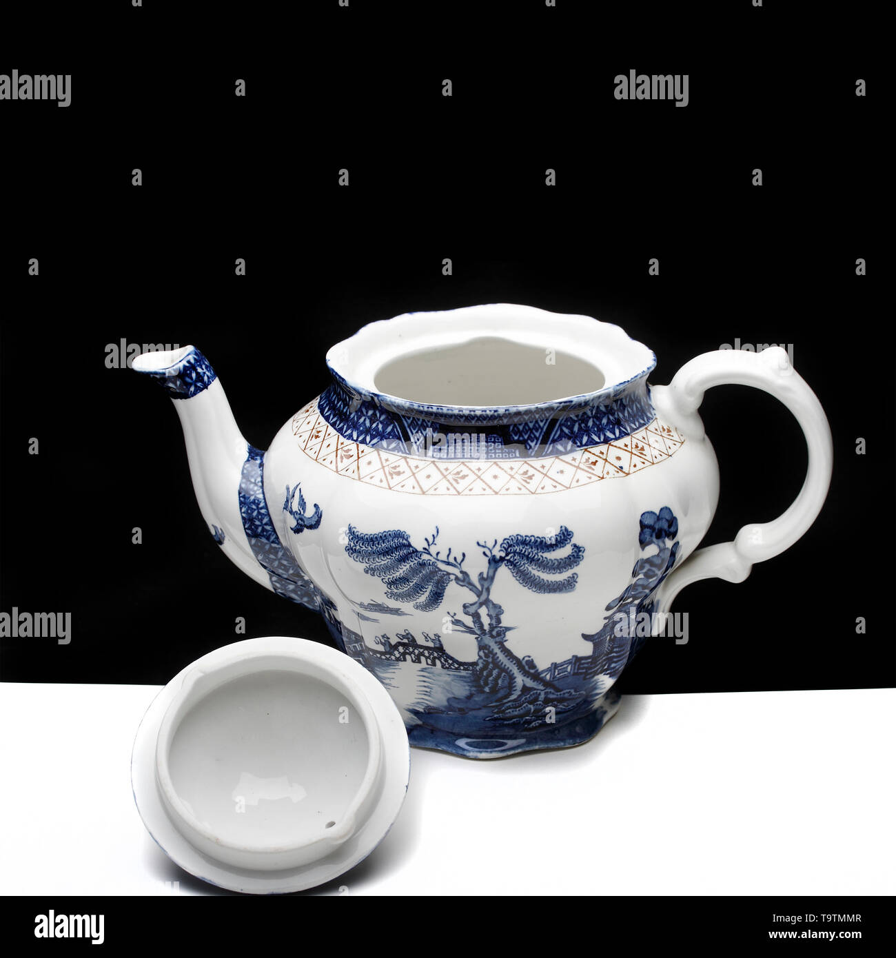 Booth's Real Old Willow Teiera Nome: Booth's Real Old Willow Teiera Data: Evento: Indirizzo/luogo: Sandyford, Stoke-on-Trent, cabine di banca Chiesa Po Foto Stock