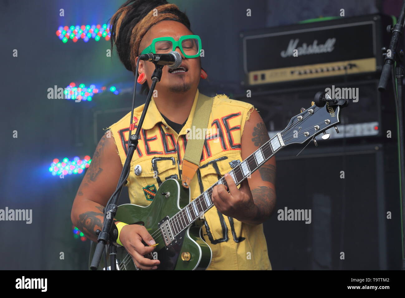 Quebec, Canada. Canadian reggae band Danny Rebel & il KGB esibirsi dal vivo sul palco durante il Pouzza Fest di Montreal. Foto Stock