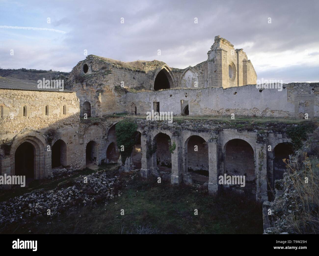 CLAUSTRO romanico del Monasterio de MONSALUD - SIGLO XIII. Posizione: Monasterio de MONSALUD. CORCOLES. Spagna. Foto Stock