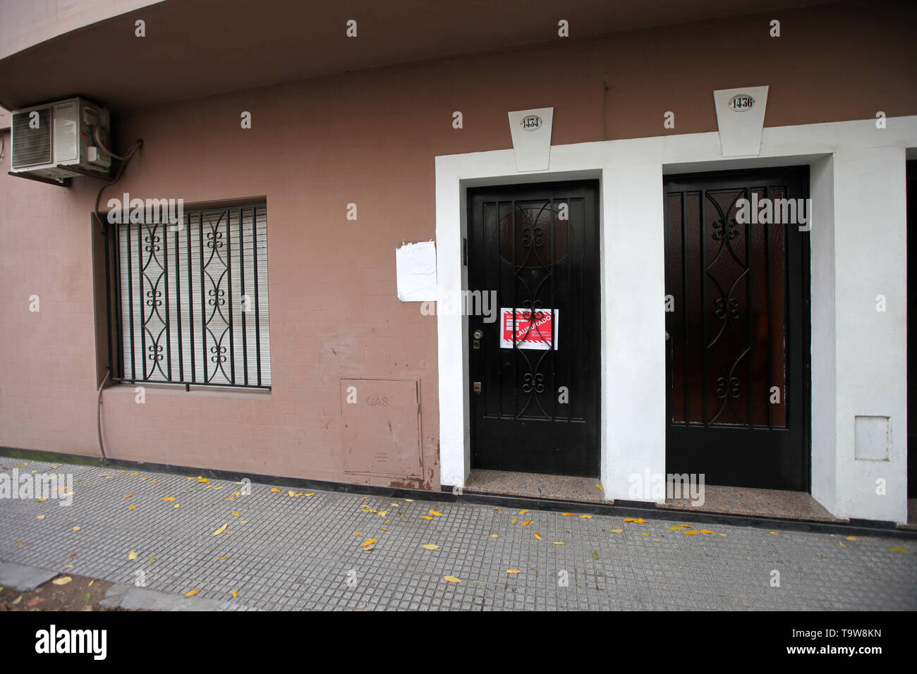 Buenos Aires, Buenos Aires, Argentina. Il 20 maggio 2019. Sull'immagine : la facciata della casa dove il botulismo avvelenato hummus è stata fatta al quartiere di Palermo. Il consumo di questo alimento inviare due womens al hostipal, dove essi sono nella critica. Credito: Claudio Santisteban/ZUMA filo/Alamy Live News Foto Stock
