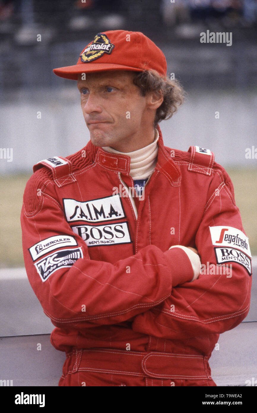 Niki Lauda (AUT), la Formula Uno, racer, Marlboro Mc Laren International,  mezza figura, mezza figura, ritratto, PortrvÉ¬ÉvÇ¬sst, Ritratto, troncato a  immagine singola, sul guardrail, all'età di 70 anni il Gran Premio di