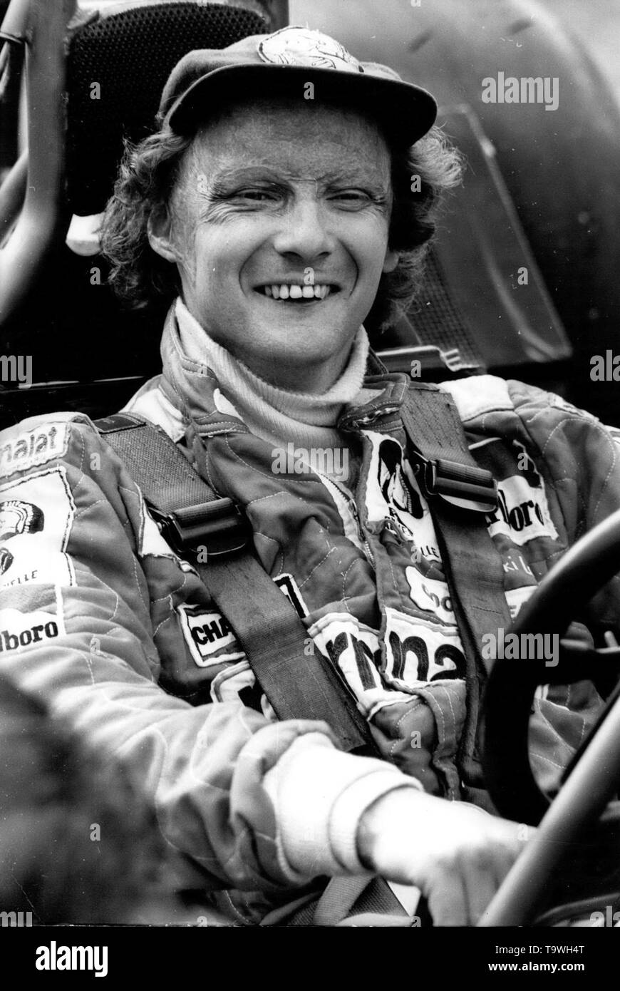 Tre-time Formula One World Champion racing driver Niki Lauda è morto all età di 70. L'Austriaco è morto durante la notte di lunedì, otto mesi dopo aver ricevuto un trapianto di polmone. Lauda che ha vinto i titoli nel 1975, 1977 e 1984, fu immensamente ammirato all'interno F1 dopo una notevole carriera durante la quale ha quasi morto in un incidente fiery al 1976 grande Prix tedesco che ha lasciato lui gravemente ustionata. Nella foto: Novembre 15, 1977: Campagnano di Roma, Italia: Niki Lauda prove la Brabham Alfa Romeo BT45 presso l'autodromo di Vallelunga, vicino Roma. (Credito Immagine: © Keystone Press Agency/Keystone USA via ZUMAPRESS.com) Foto Stock