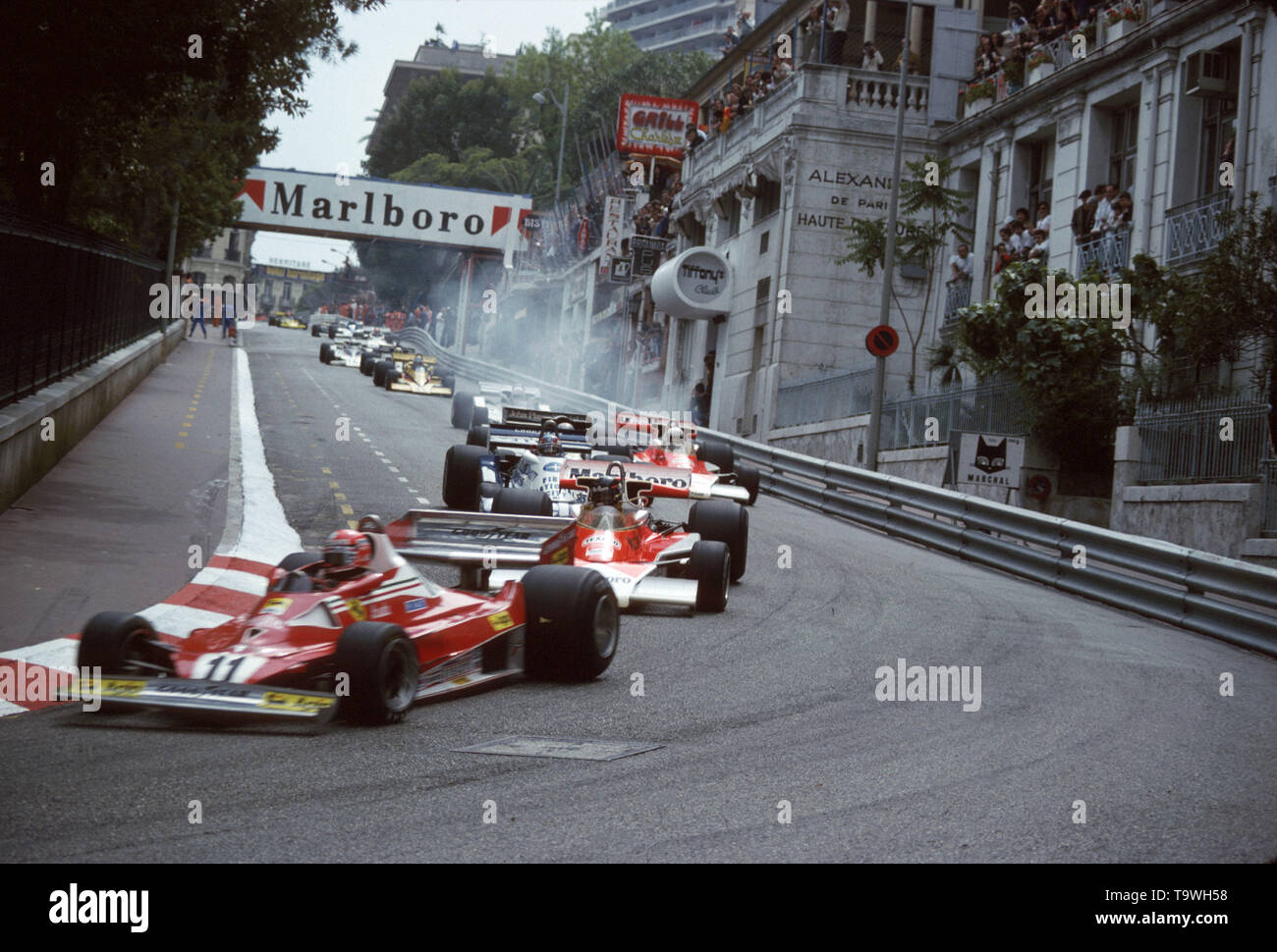 Formula 1 Gran Premio di Monaco 1977, Monte Carlo, lancio 25.05.1977 Niki Lauda, Ferrari 312T2 James Hunt, McLaren Ford M23 Patrick Depailler, Tyrrell Ford P34 Mario Andretti, Lotus Ford 78 Jochen Mass, McLaren Ford M23 www. hoch-zwei.net, copyright: HOCH ZWEI/Ronco | Utilizzo di tutto il mondo Foto Stock