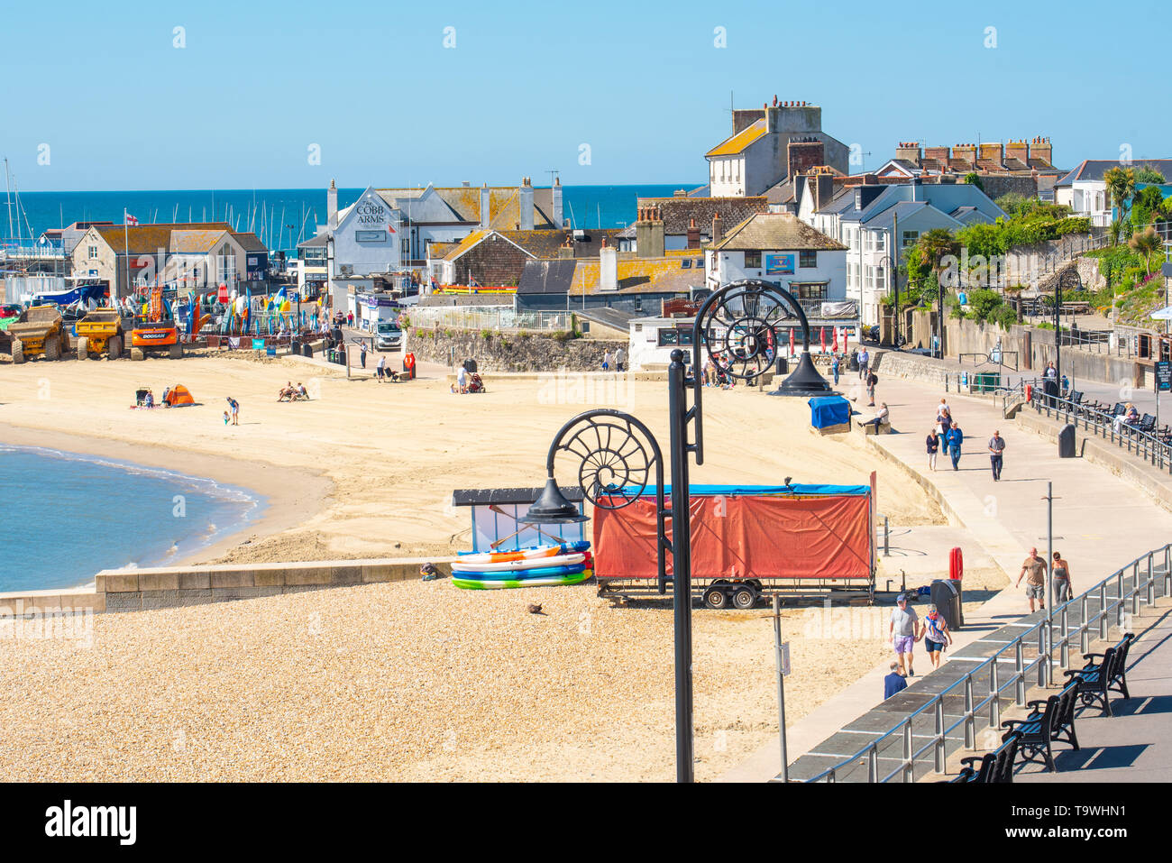 Lyme Regis, Dorset, Regno Unito. 21 maggio 2019. Regno Unito Meteo: una bella mattina di sole caldo e luminoso blu del cielo alla stazione balneare di Lyme Regis. I visitatori potranno gustarsi il glorioso tempo soleggiato che è impostata per continuare per il resto della settimana. Credito: Celia McMahon/Alamy Live News. Foto Stock