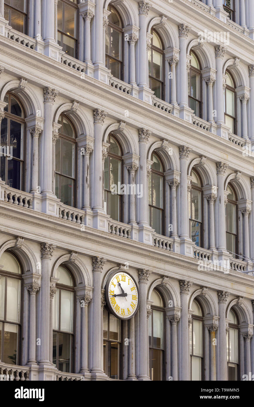 E. V. Haughwout Building, 1857, il primo edificio di utilizzare ghisa per supporto strutturale, anche alloggiato mondo il primo passeggero ascensore. Soho di New York City, Stati Uniti d'America. Foto Stock