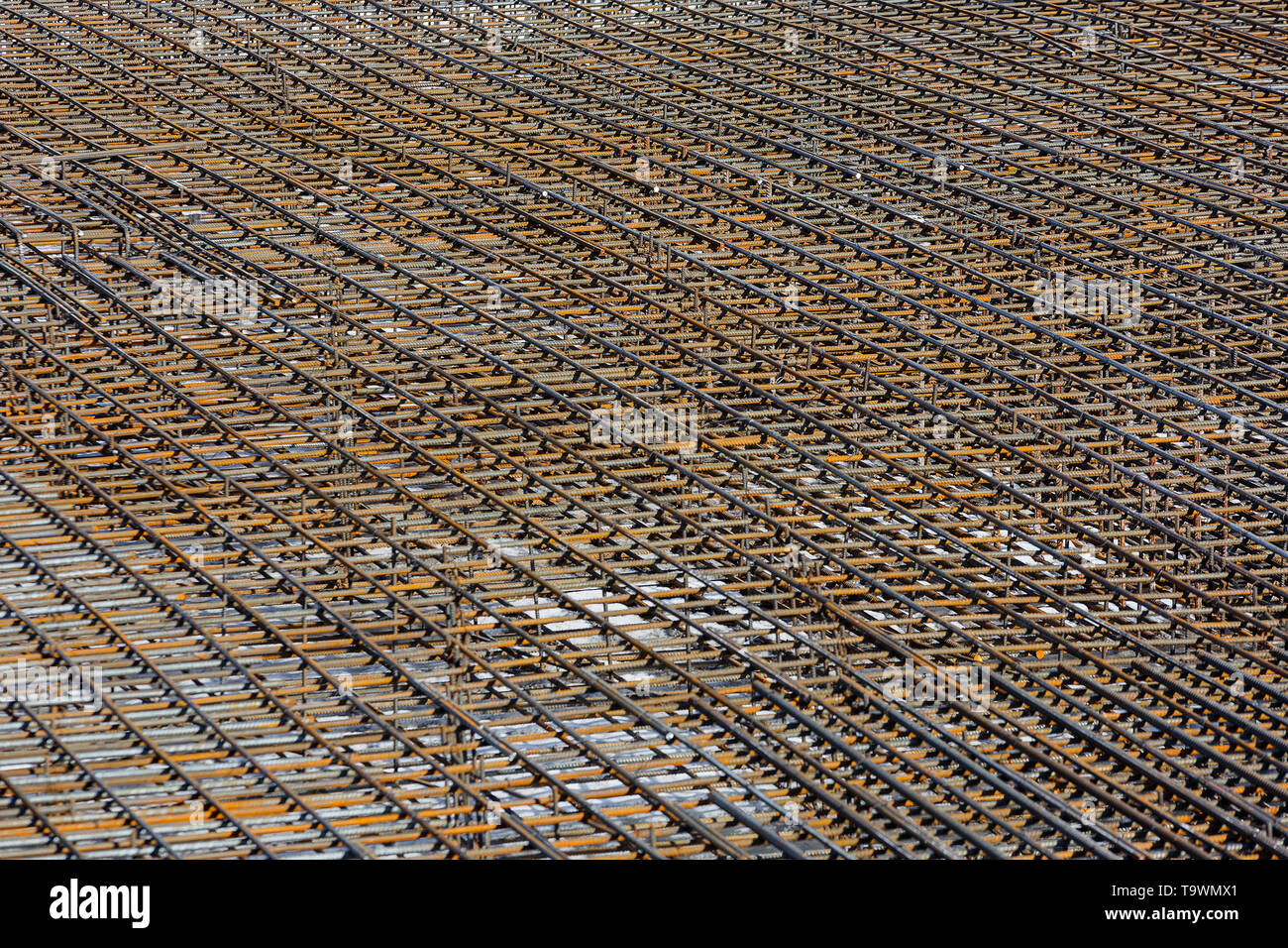 Frammento di cornice di rinforzo per il travaso del cassero di formatura del futuro edificio. Foto Stock
