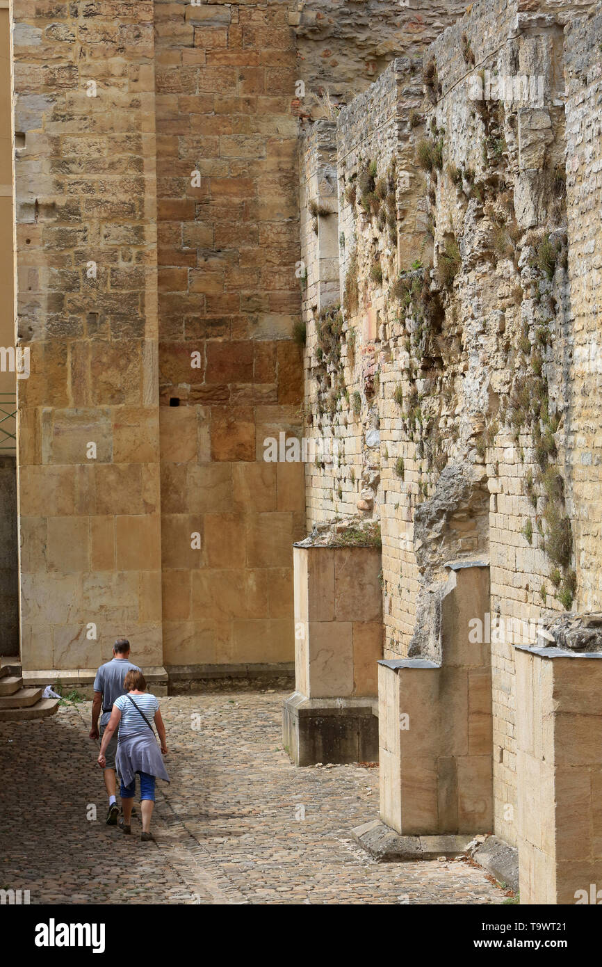 Cannelés Pilastres. Vestigia. L'Abbaye de Cluny. Fondée en 909 910 unità organizzativa. Pilastro cruciforme della navata. Rimane. Abbazia di Cluny. Foto Stock