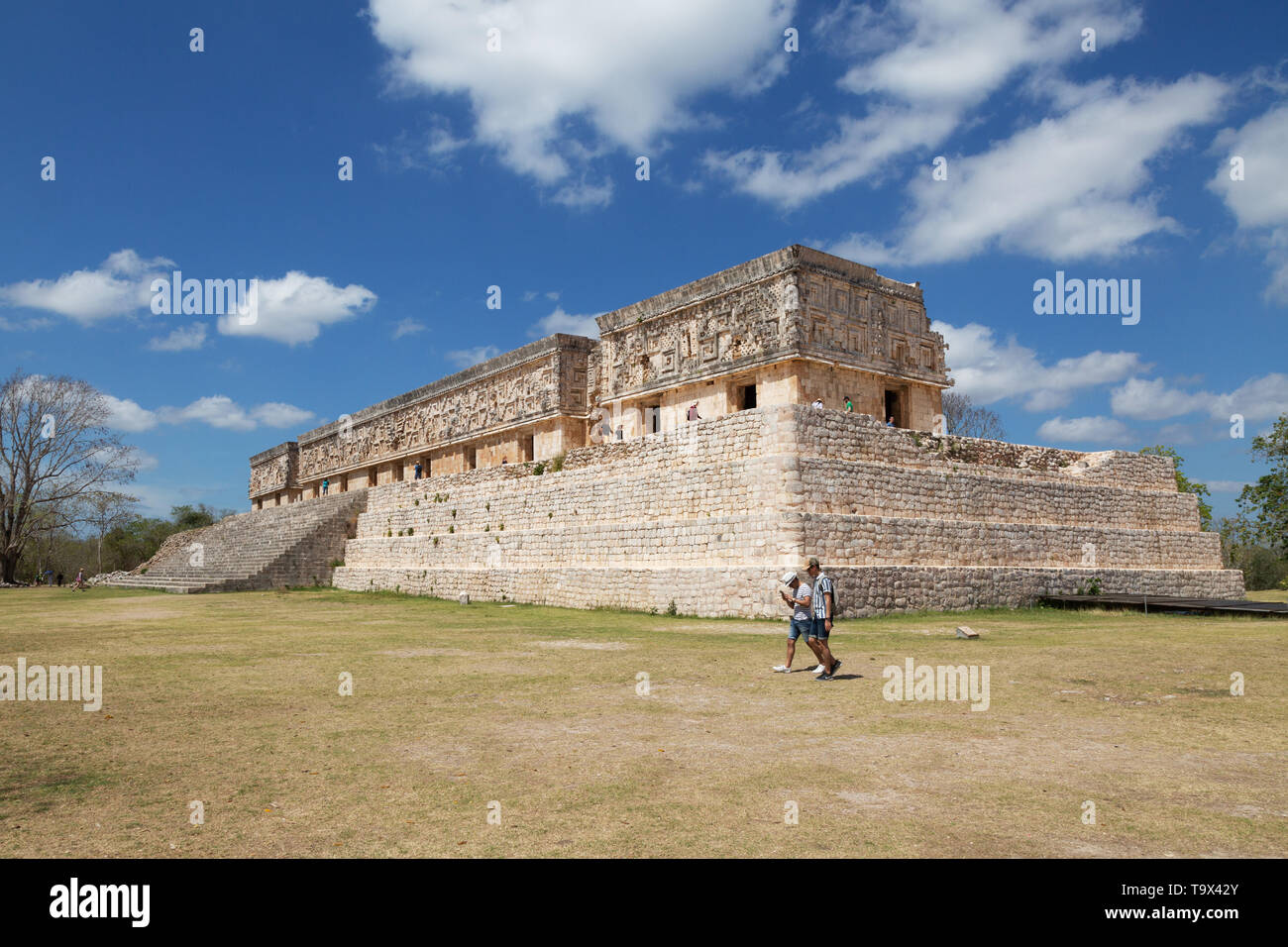Uxmal Messico - rovine Maya - il Palazzo dei governatori che mostra lo stile Puuc architettura; Uxmal sito patrimonio mondiale dell'UNESCO, Yucatan Messico America Latina Foto Stock