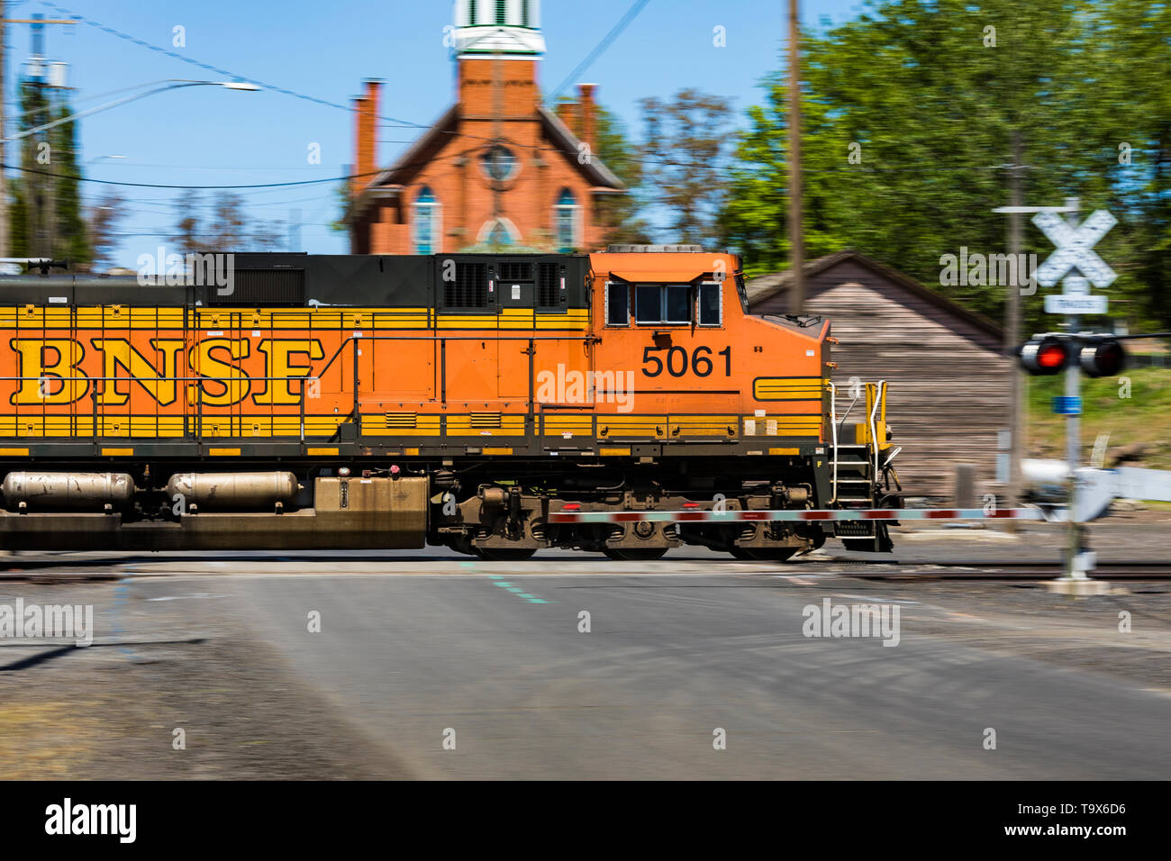BNSF treno merci passando attraverso Sprague, nello Stato di Washington, USA Foto Stock