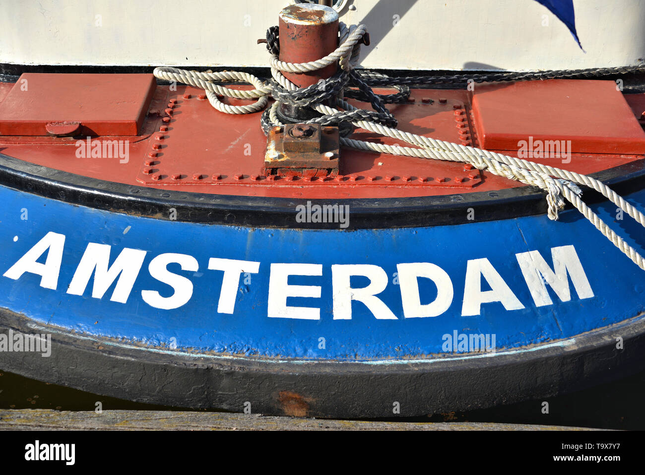 La poppa della chiatta olandese 'Amsterdam', ormeggiata in Oosterdok, Amsterdam, Paesi Bassi Foto Stock