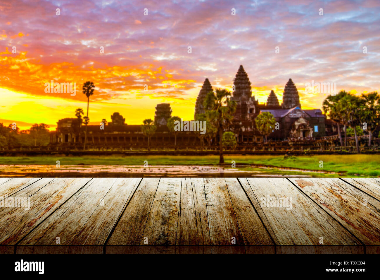 Tabella vuota isolamento oltre Angkor Wat è veramente bello sfondo Foto Stock