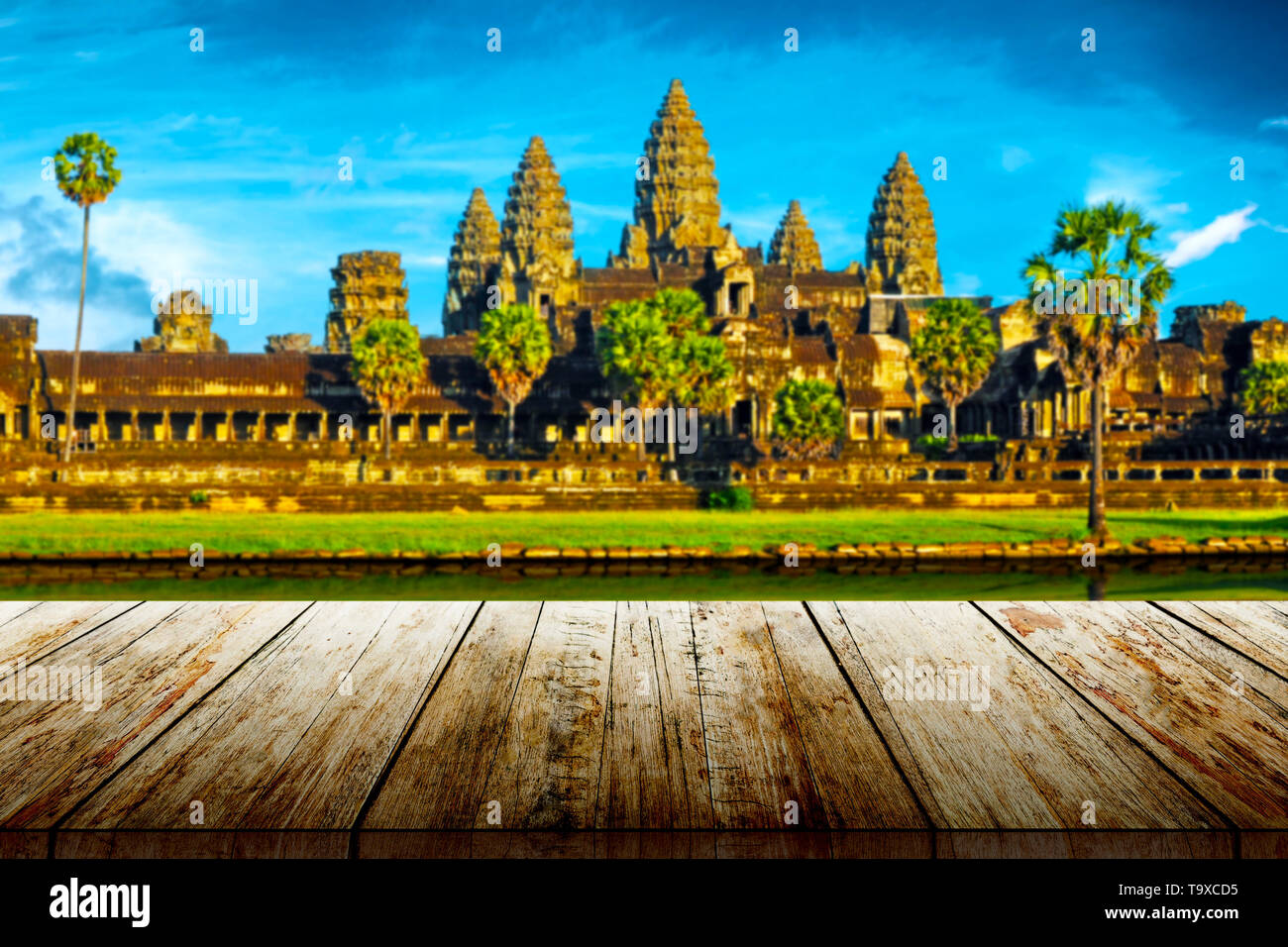 Tabella vuota isolamento oltre Angkor Wat è veramente bello sfondo Foto Stock