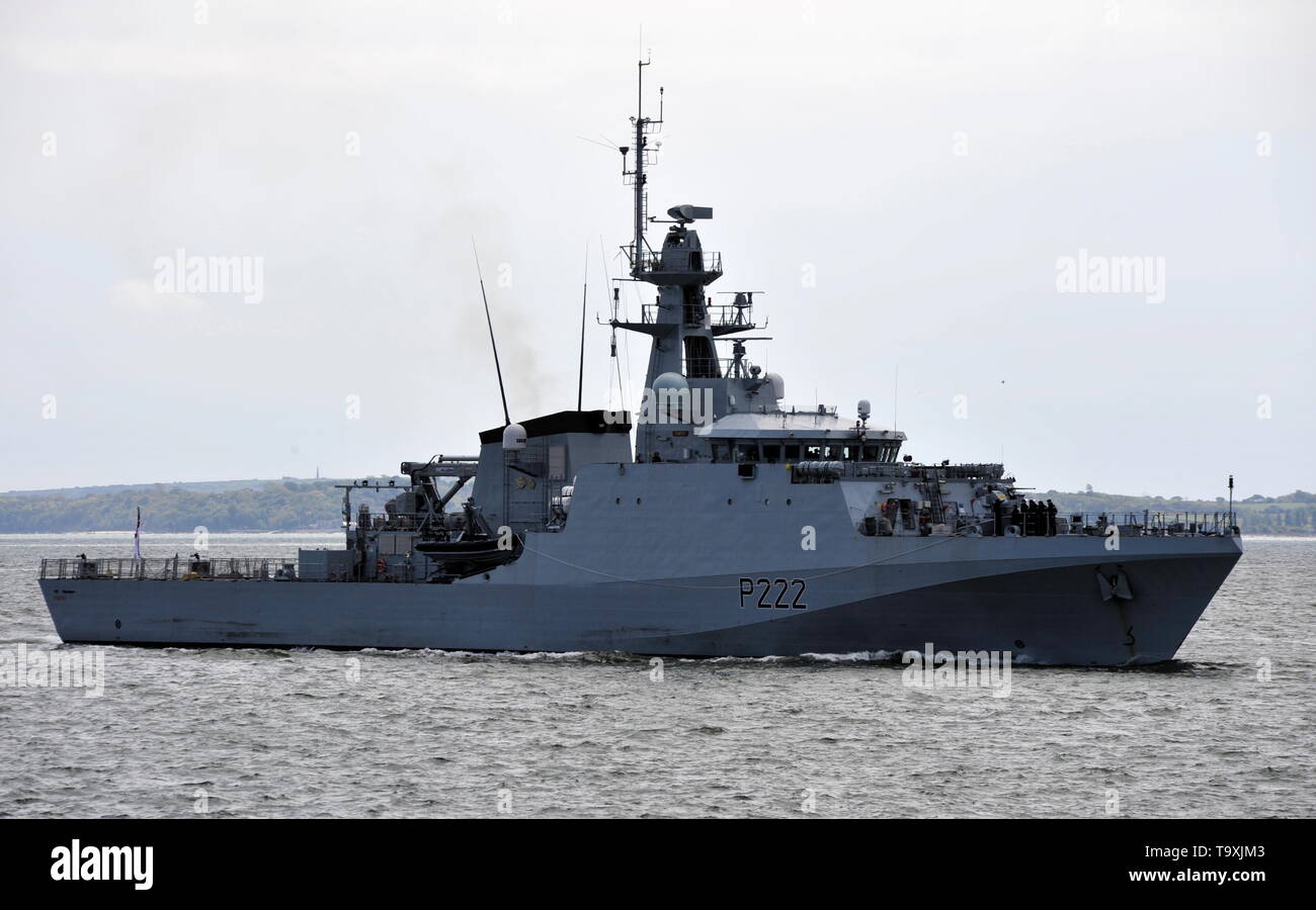 AJAXNETPHTO.10maggio, 2019. PORTSMOUTH, Inghilterra. - Il fiume classe PATROL SHP - HMS Forth entrando in porto. Foto:TONY HOLLAND/AJAX REF;DTH191105 7795 Foto Stock