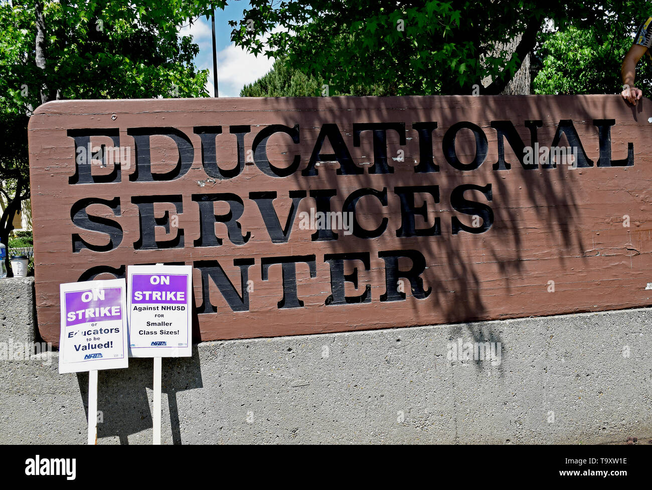 Strike picket segni. New Haven Teachers Association strike New Haven Unified School District di istruzione Centro di Servizio in Union City, California, il 20 maggio 2019 Foto Stock