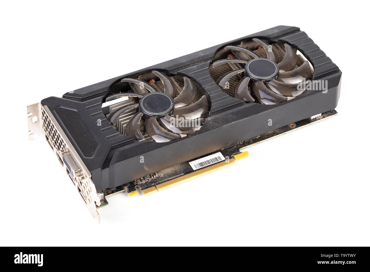 Usato e polverosa black scheda video del PC isolati su sfondo bianco. Foto Stock